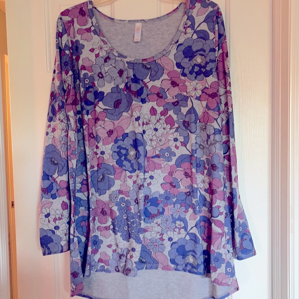 Beautiful Lula Roe 2XL 3/4 sleeve top.